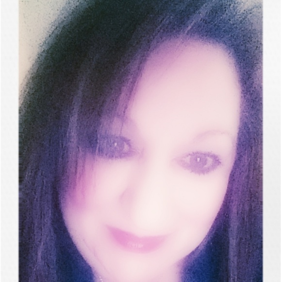 Meet your Posher, Laura - Picture 2 of 2